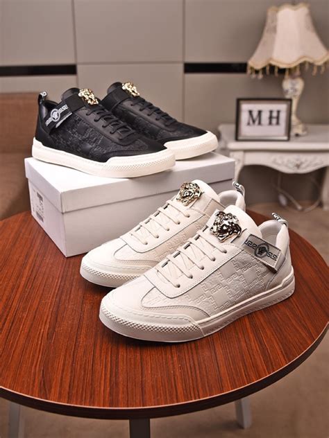 Wholesale Versace Sneakers at cheap prices .